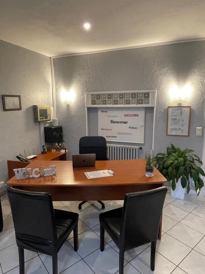Contact Hotel Les Platanes Villeneuve Sur Lot Centre 외부 사진