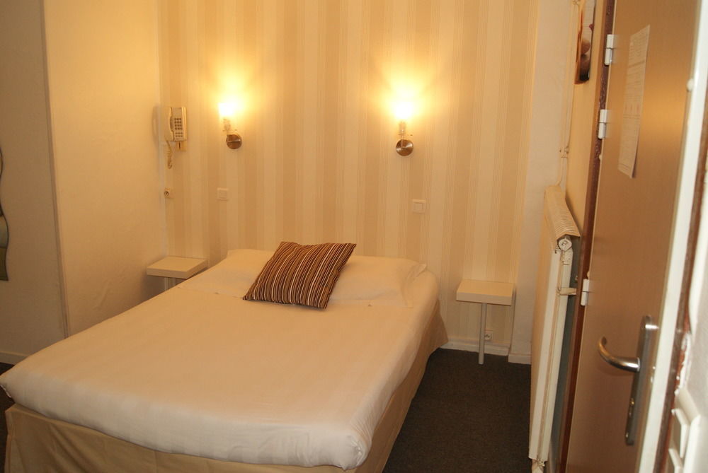 Contact Hotel Les Platanes Villeneuve Sur Lot Centre 외부 사진